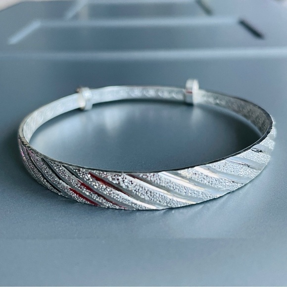 Diamond Cut Etched Lines Textured Graduated Sterling Silver Bangle Brace… - Picture 1 of 10